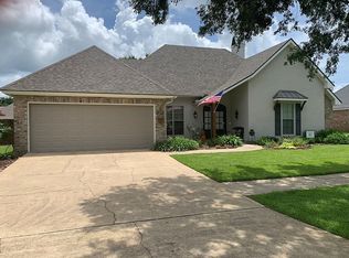 208 Field Crest Pkwy, Youngsville, LA 70592
