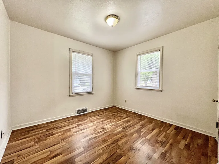 924 Copeland Ave — Photo 9