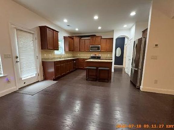 4th image of 120 Tolbert St