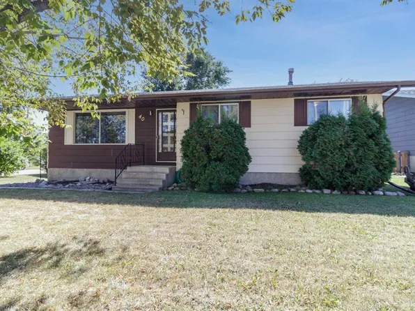 40 N Laura Close, Penhold, AB T0M 1R0