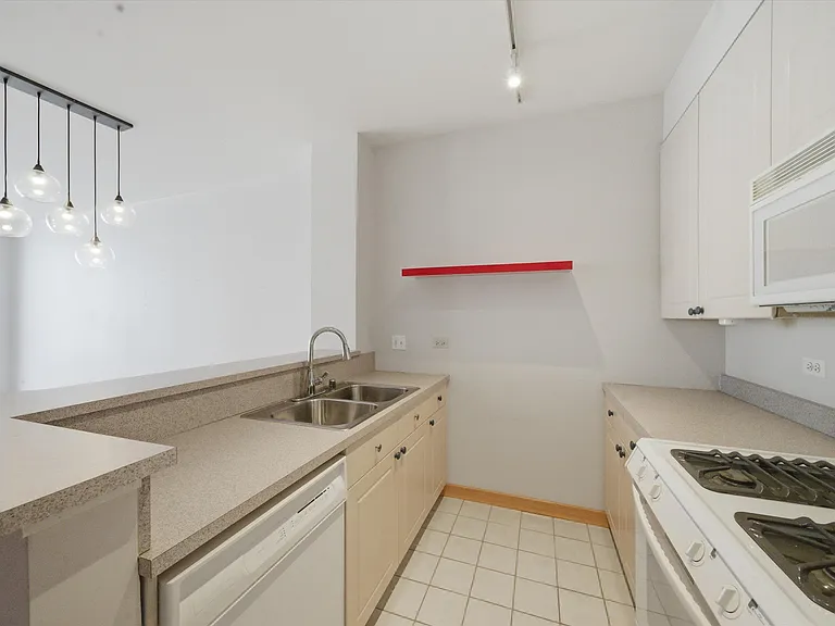 330 N Jefferson St #1606 — Photo 6