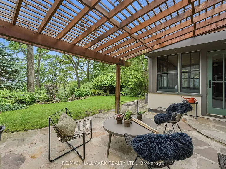 31 Glen Oak Dr — Photo 2
