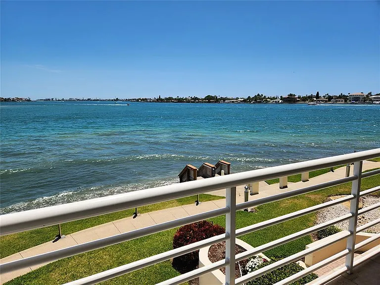 6105 Bahia Del Mar Cir #283 — Photo 2