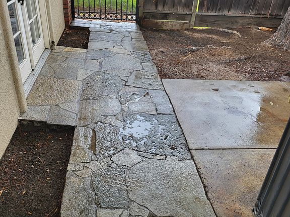 3rd image of 1028 Bentoak Ln #1