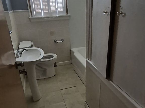 2nd image of 2426 Forest Ave APT 1