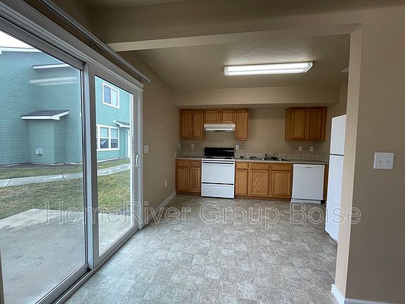 4th image of 4005 Washington Ave #102