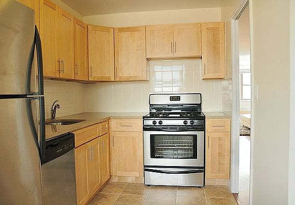 3rd image of 104-20 Queens Blvd #5N