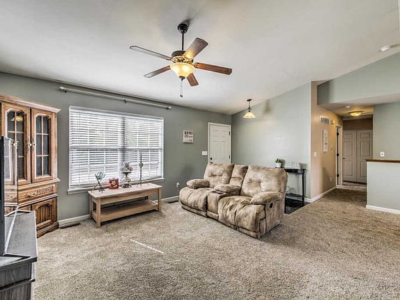 5th image of 411 Cuivre Valley Dr