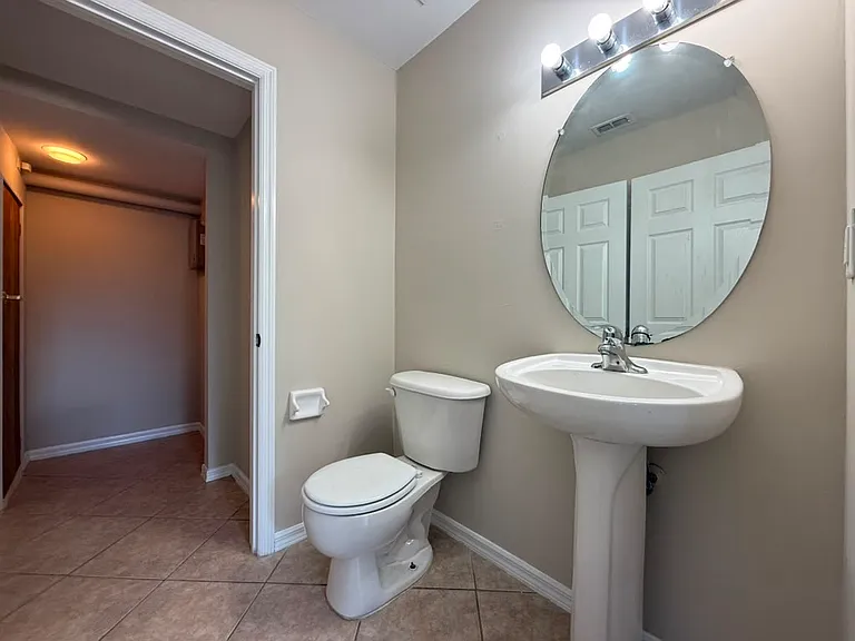 3629 Pine Oak Cir #101 — Photo 4