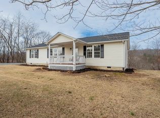 2542 Pinewood Dr, Draper, VA 24324