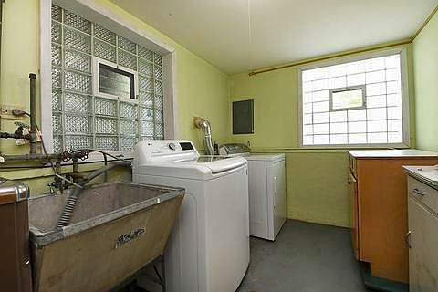 4th image of 15528 Woodlawn East Ave