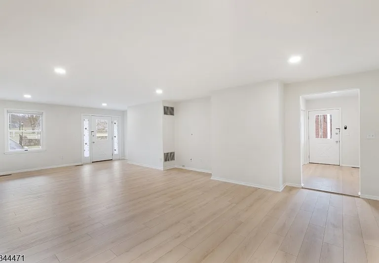 15 Madison Ave — Photo 10