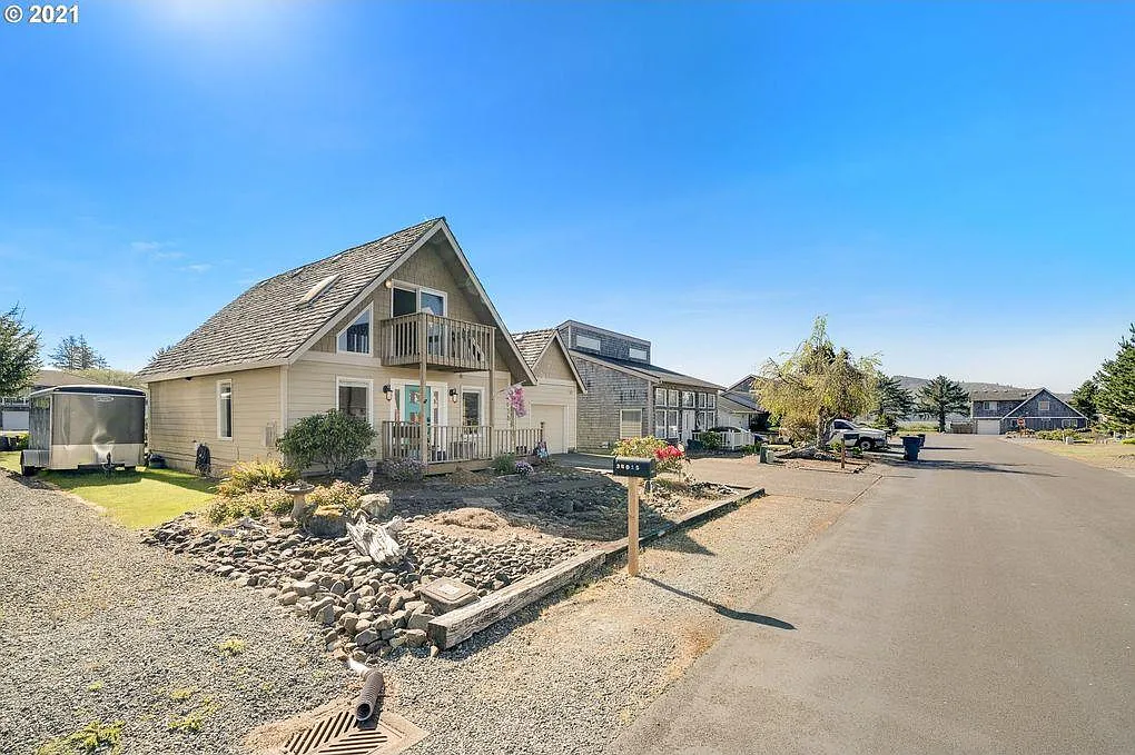34015 Mallard Ave — Photo 2