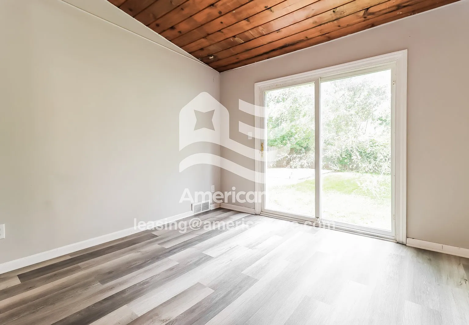 3 bed, 1.0 bath, 1176 sqft, $1,297 — Photo 4