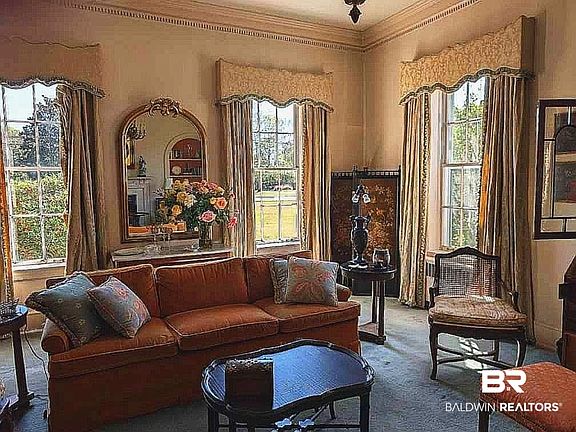 3rd image of 803 Evergreen Ave