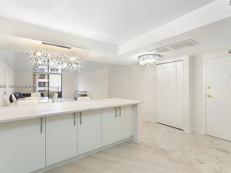 2500 Parkview Dr #1714 — Photo 4