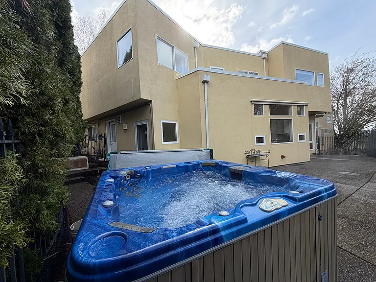 8509 NW Hazeltine St — Photo 35