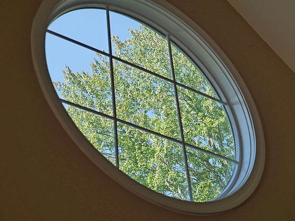 Design window in fam. room