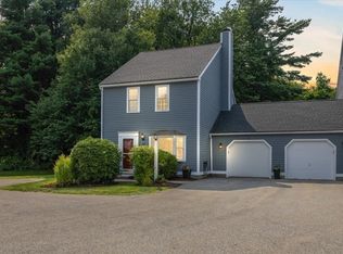 25 Whittier Meadows Dr UNIT 25, Amesbury, MA 01913
