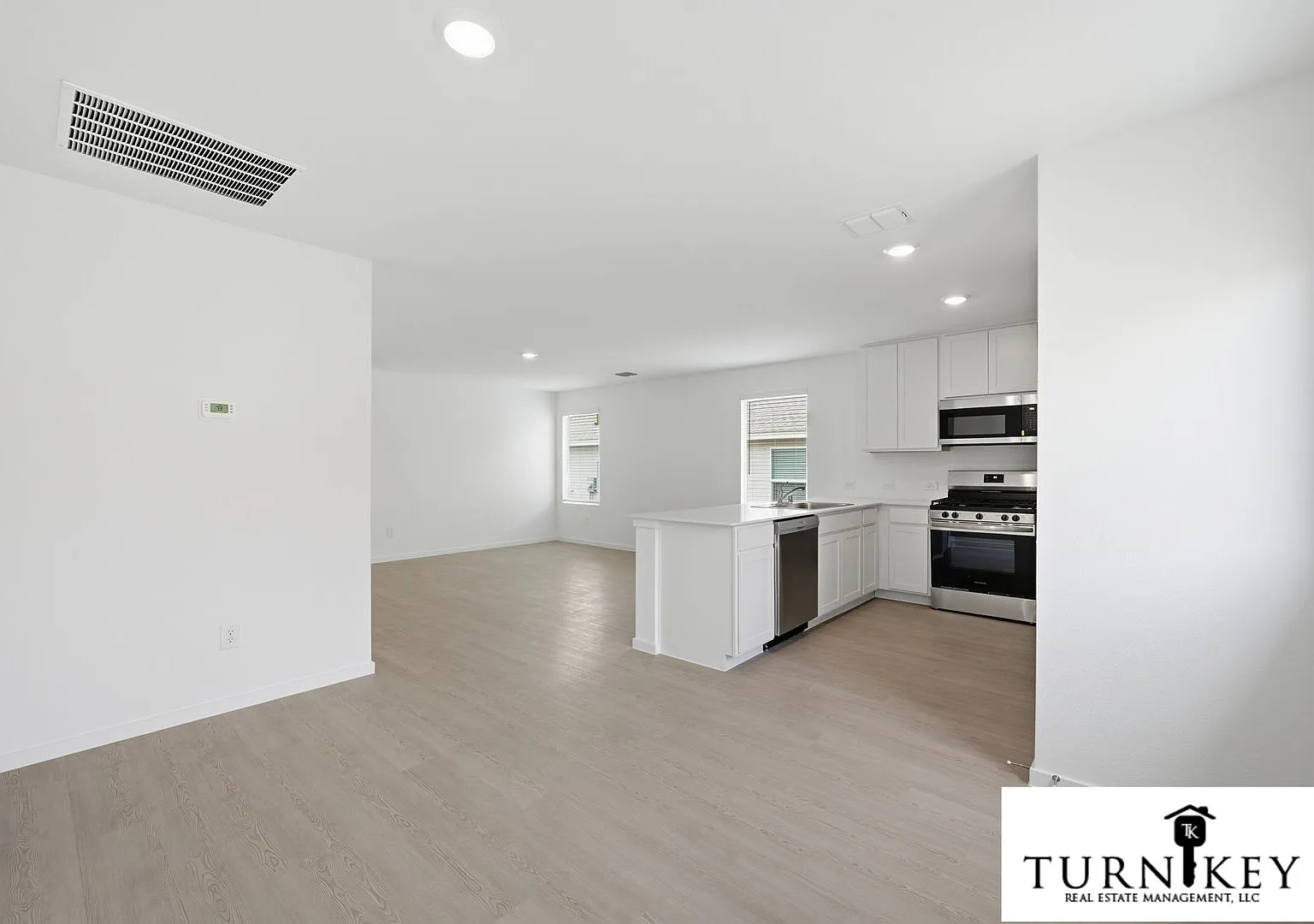 Gorgeous Newer-Build 3BR/2BA Home with Modern Curb Appeal! - Available Now! — Photo 4