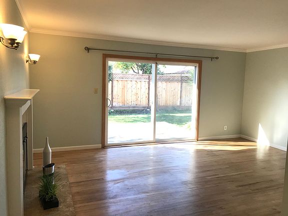 5th image of 823 Shearton Dr