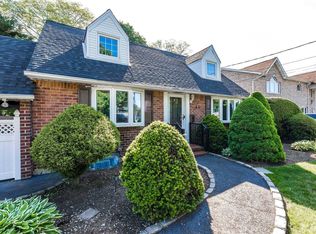 64 Brixton Rd S, West Hempstead, NY 11552