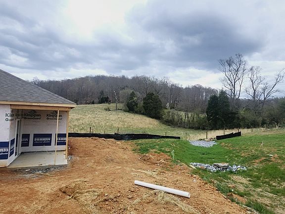 3rd image of 210 Golden Rod Dr