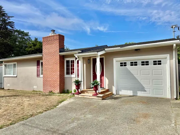 1232 McNamara Ave, Crescent City, CA 95531