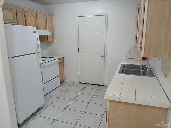 3rd image of 1906 Villa Linda Ave