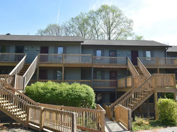 9337 S Pointe Retreat Dr, Bloomington, IN 47401