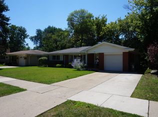 606 S Owen St, Mount Prospect, IL