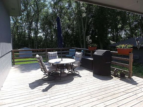 3rd image of 6104 Pine View Dr