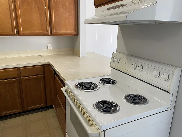 144 N 3rd St #7 — Photo 4