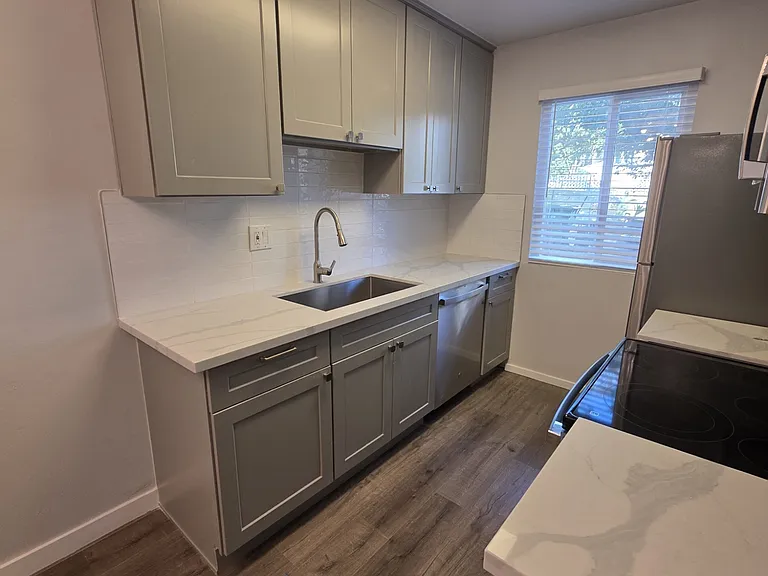 2515 Ocean View Ave #102 — Photo 2