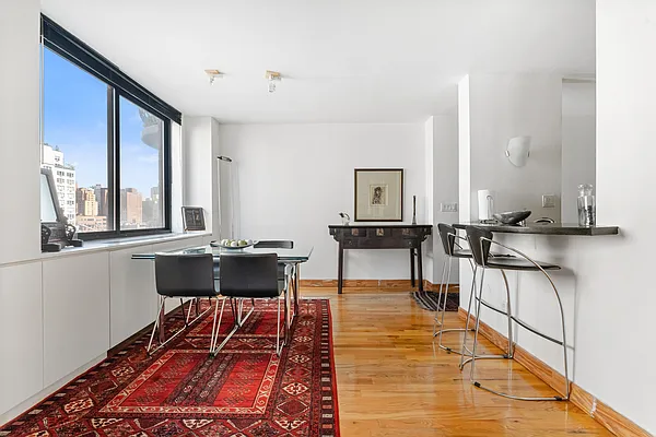 Sold by Essence Realty LLC | media 3