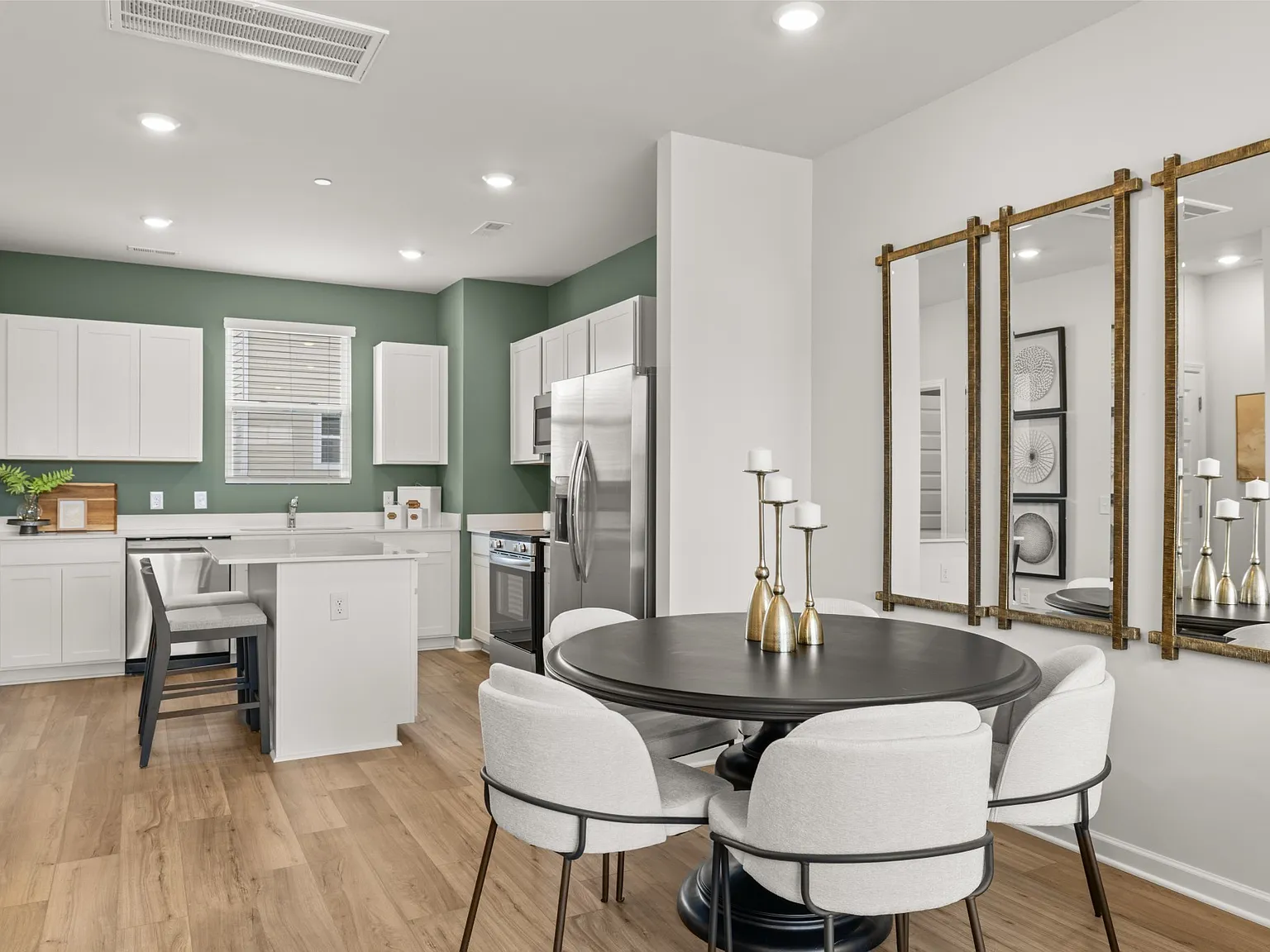 3 bed, 2.5 bath, 1089 sqft, $1,800 — Photo 3