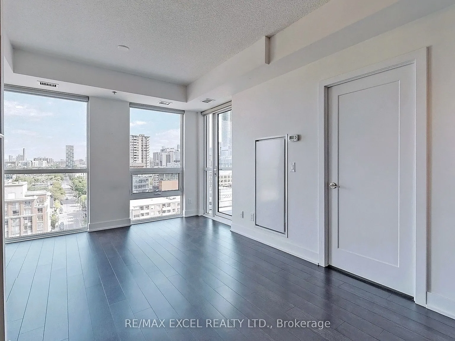 318 Richmond St W — Photo 4