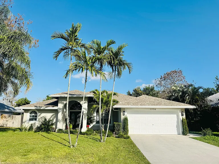 1774 Primrose Ln — Photo 1