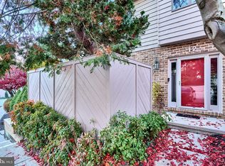12 Hampshire Woods Ct, Towson, MD 21204