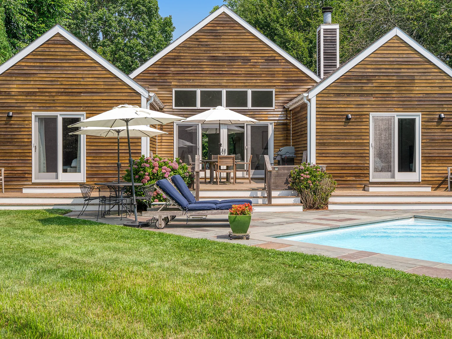 Bridgehampton South, Village Gem. Location, Location, Location! — Photo 4