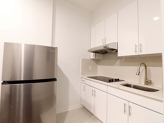 4th image of 215 W 134th St Basement 1