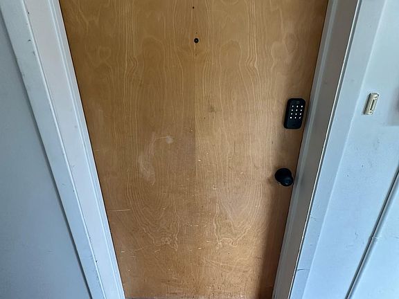 3rd image of 1226 E Maywood Ave