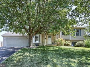 3 N Ben Hogan Dr, Etters, PA 17319