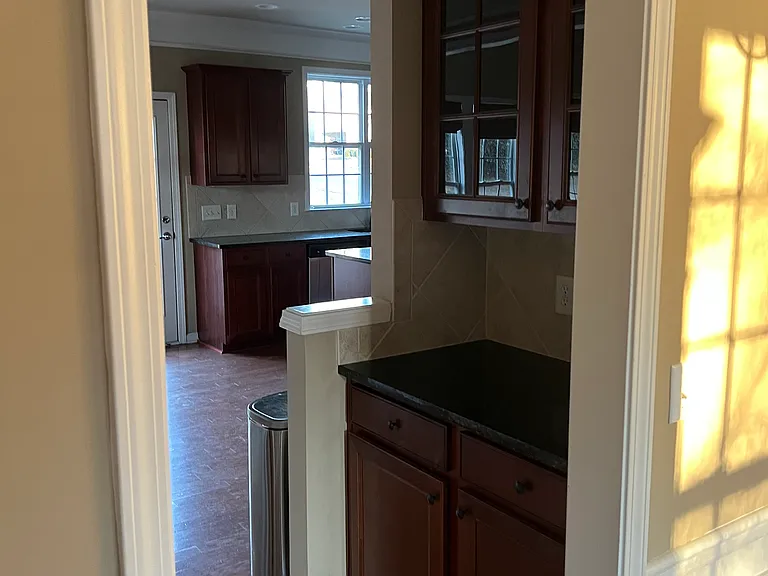 906 Idlewood Dr — Photo 5