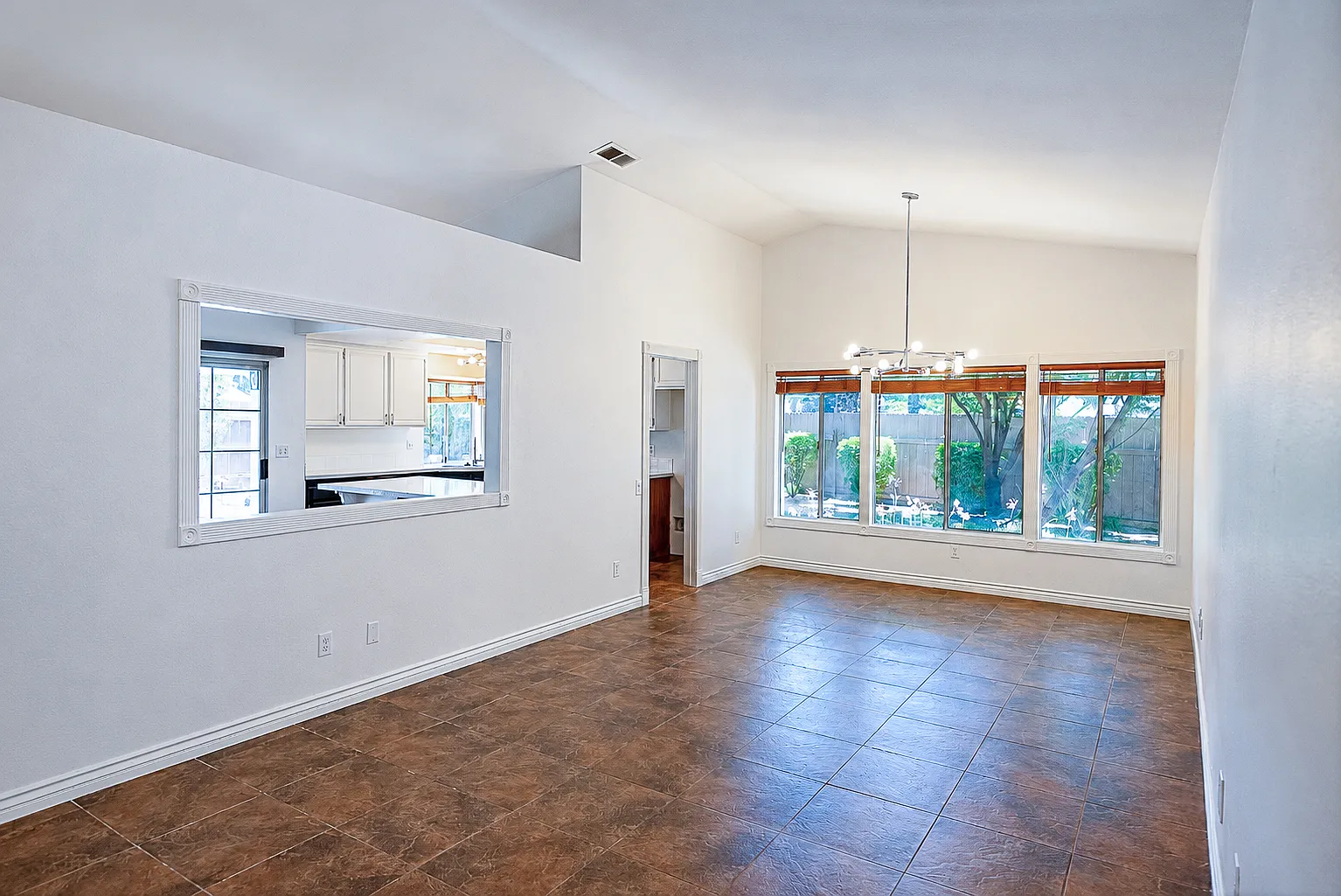 3 bed, 1444 sqft, $3,200 — Photo 4