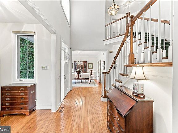 4th image of 53 Bridle Way