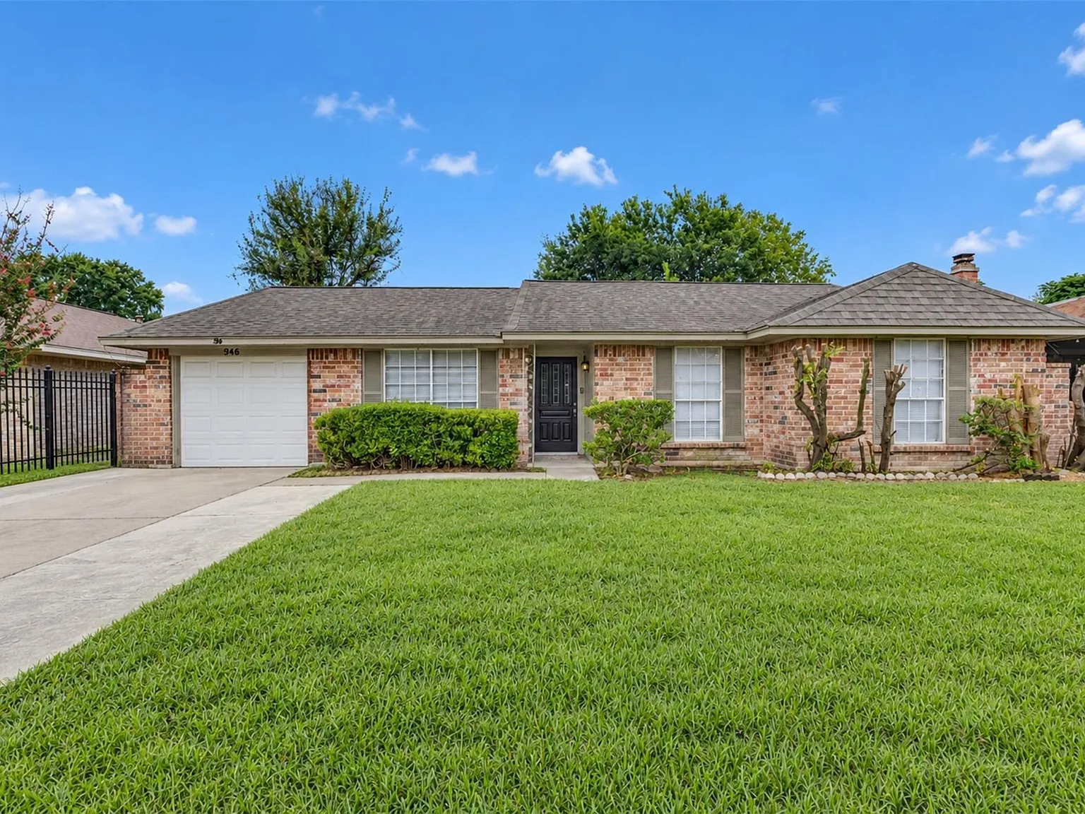 3 bed, 2.0 bath, 1732 sqft, $1,695 — Photo 1