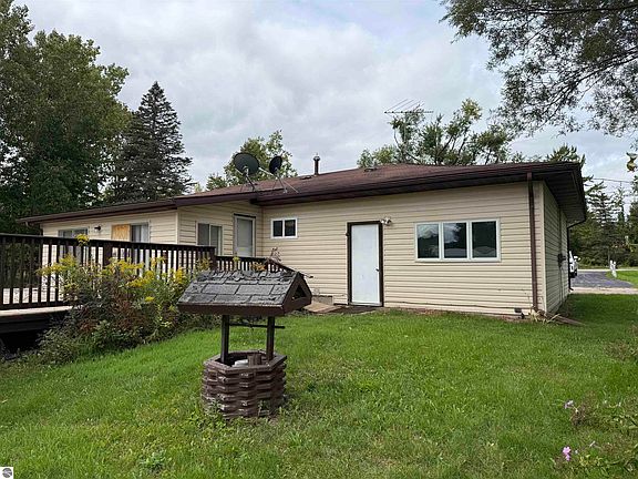 4th image of 3270 Putnam Rd