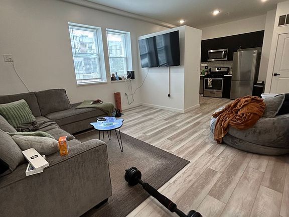 3rd image of 6161 Walnut St #1C