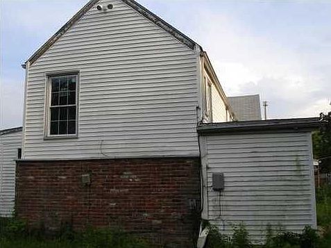 2nd image of 3233 Grand Ave